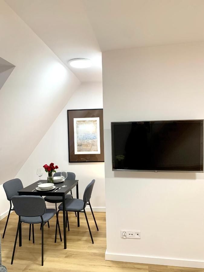 קלודז'קו Hotel, Apartament Pod Zlotym Lwem W Samym Centrum Miasta Z Darmowym Parkingiem VII מראה חיצוני תמונה